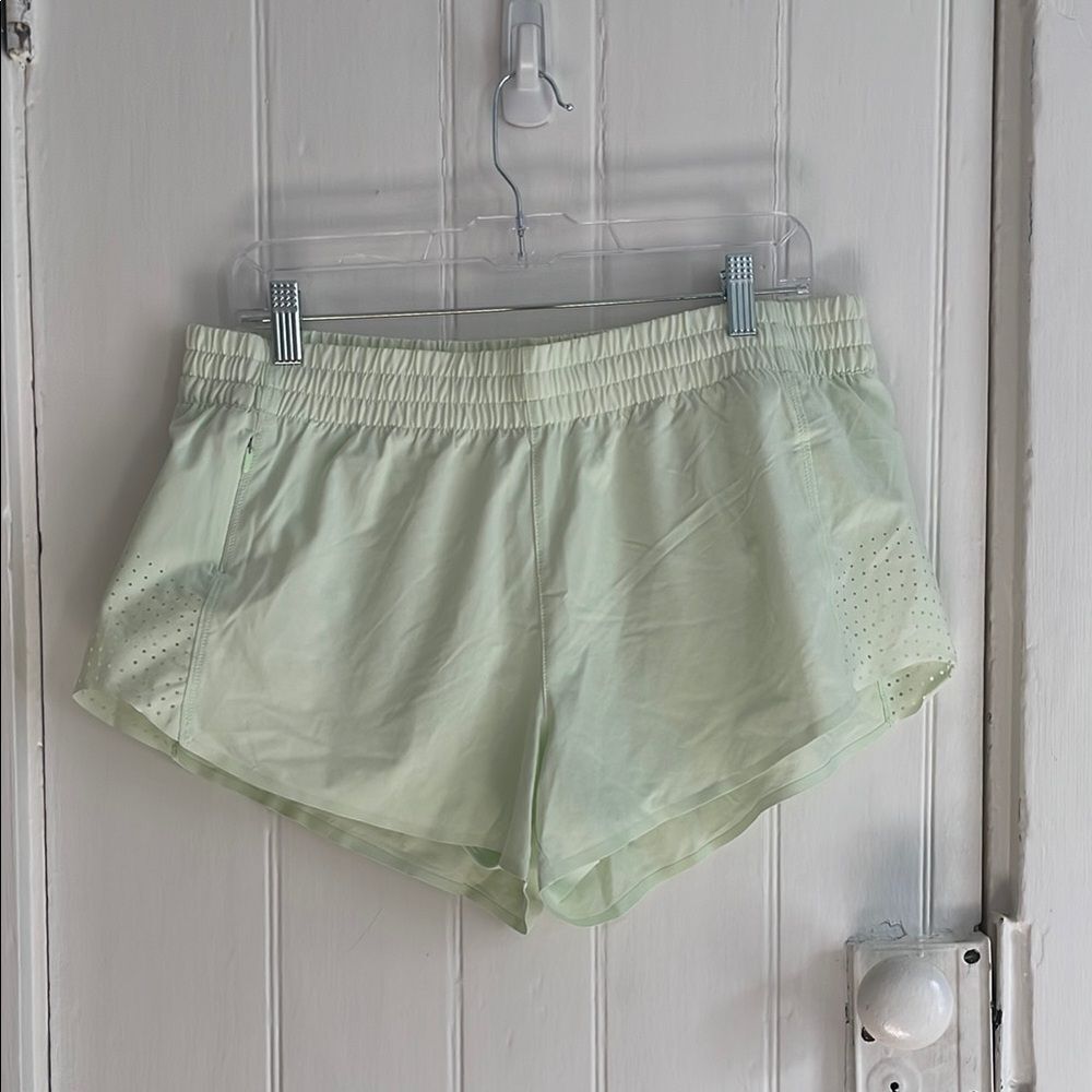 Athleta Hustle 3” Light Green Shorts